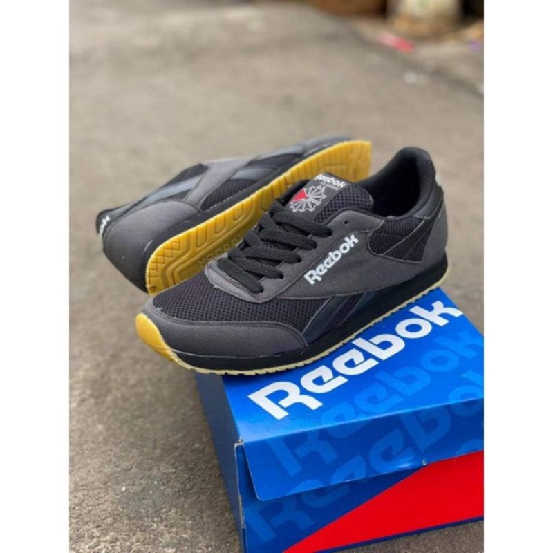 Sepatu Hitam Polos pria sepatu Reebok Royal clasic