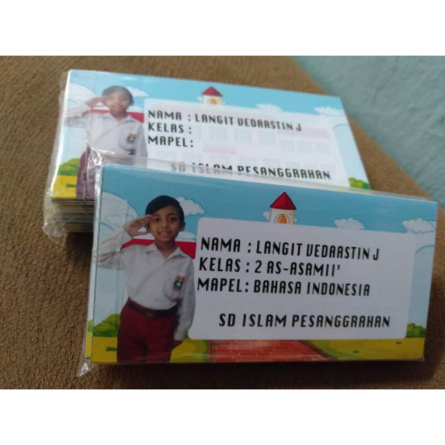 

LABEL BUKU SEKOLAH KERTAS STIKER GLOSSY TEMPEL FOTO DAN TULISAN SESUAI PESANAN