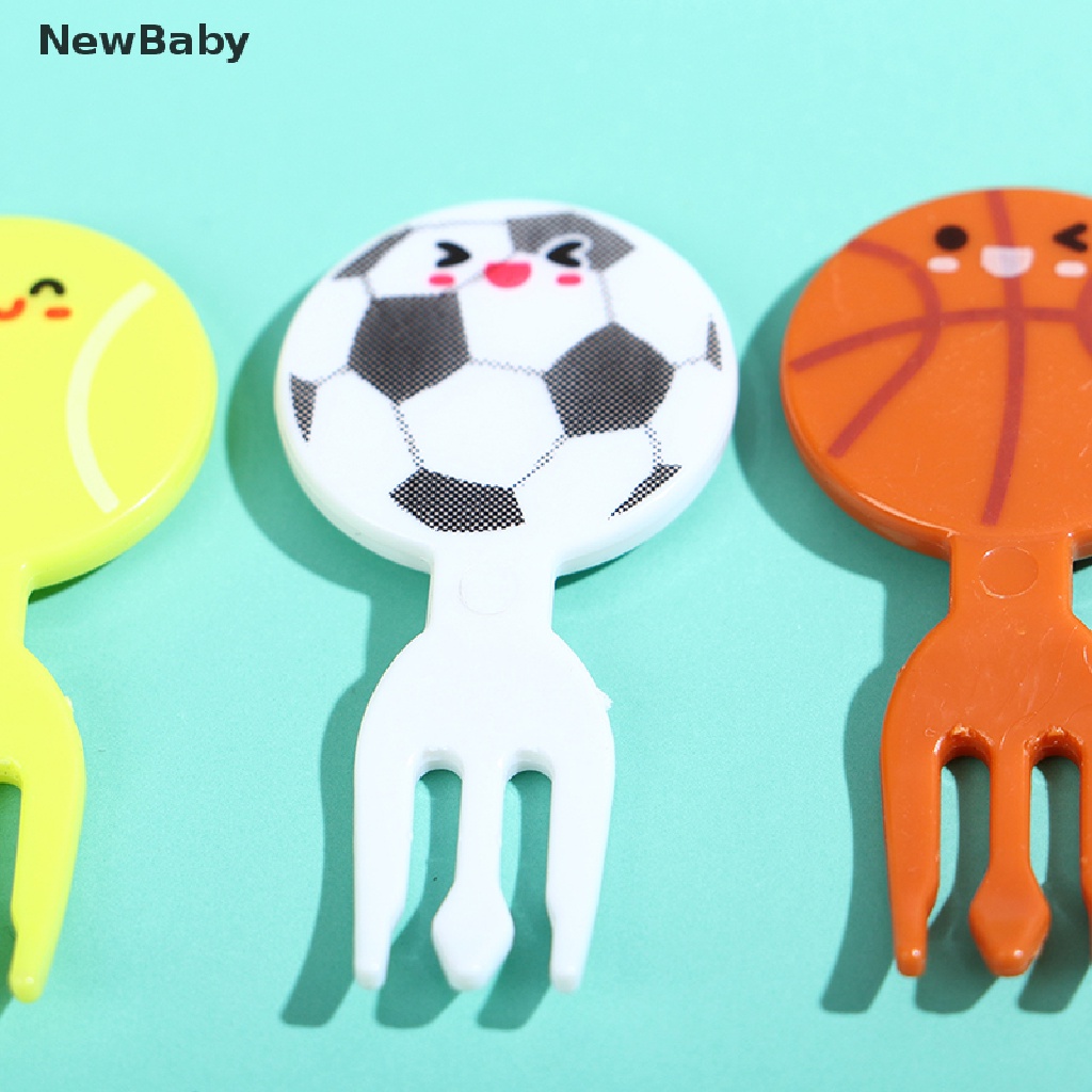 8pcs Garpu Buahkuemakanan Penutup Desain Bola Sepak Kartun Ukuran Mini Untuk Bayi