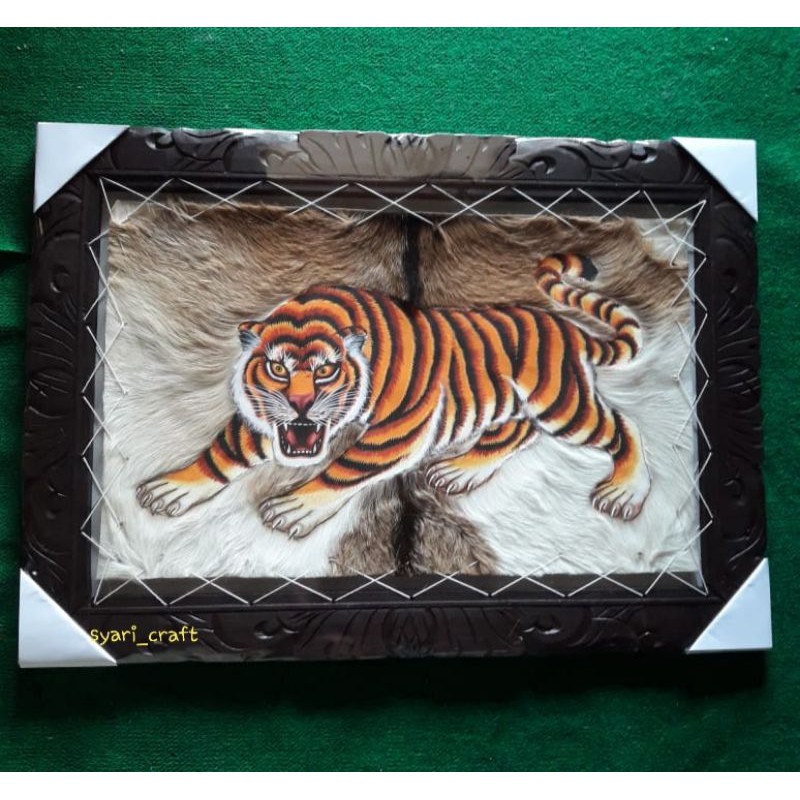 KALIGRAFI LUKISAN MACAN KULIT KAMBING UK 70X50-BINGKAI UKIR(Random)