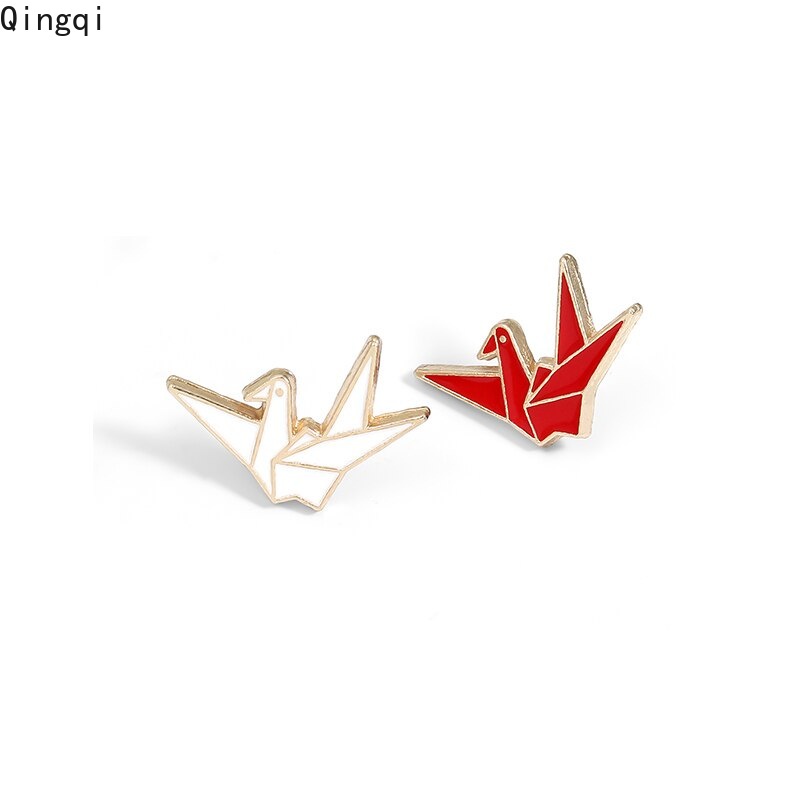 Bros Pin Enamel Bentuk Origami Burung Kertas Warna Putih Merah Untuk Hadiah Teman