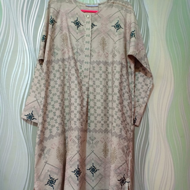 Tunik segara Nude Ria miranda