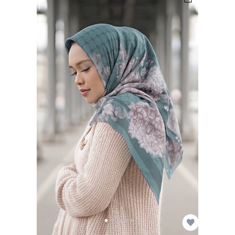 Preloved buttonscarves Hydrangea