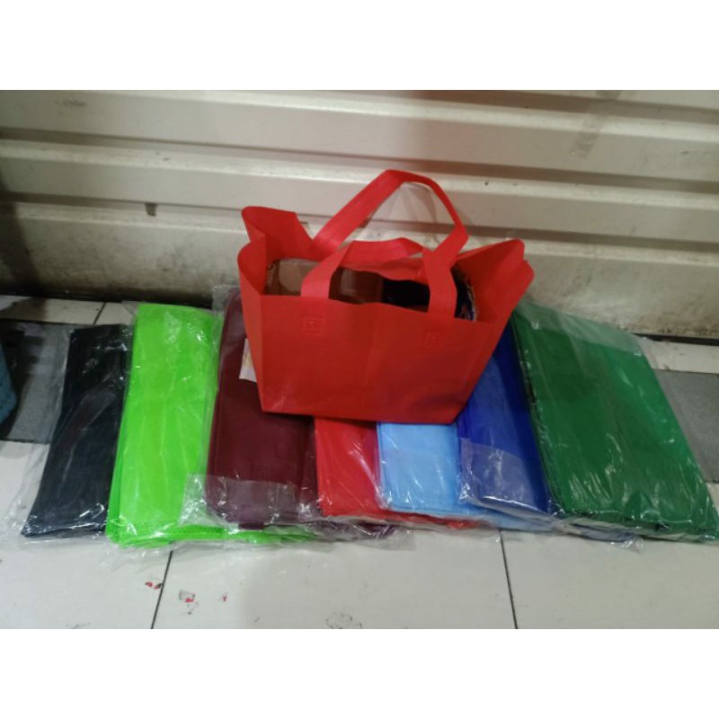 

tas spunbond buat nasi box 22 bahan tebal isi 12 pcs terlaris