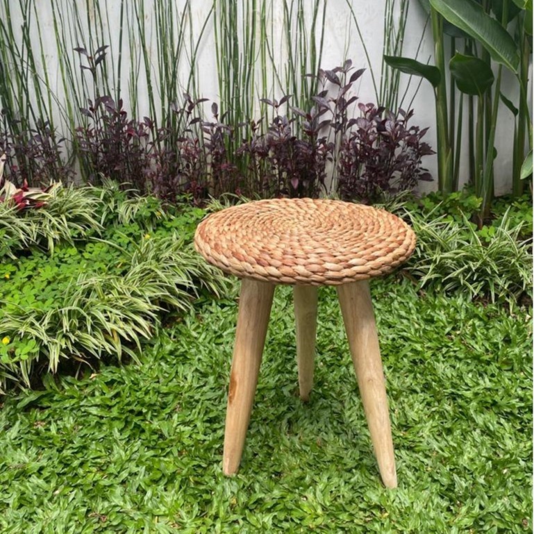 Kursi / Meja / stool Anyaman Eceng Gondok Kaki 3 Dia 35 cm Tinggi 45 cm full busa