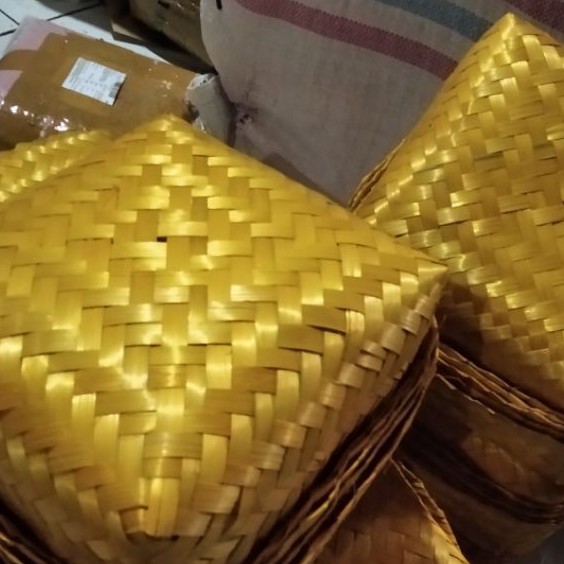 

HALODUL - besek bambu warna kuning emas 18 20 dan 22 cm harga perpasang PWR