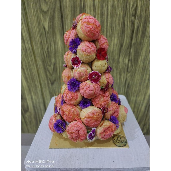 

Tower Soes croquembouche