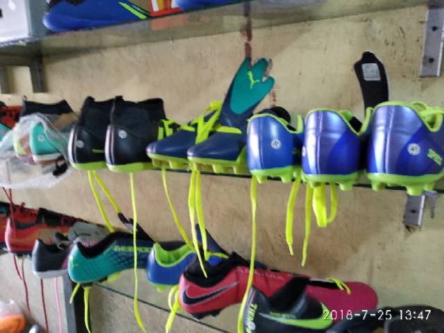 Sepatu futsal lokal real pict bonus kaos kaki