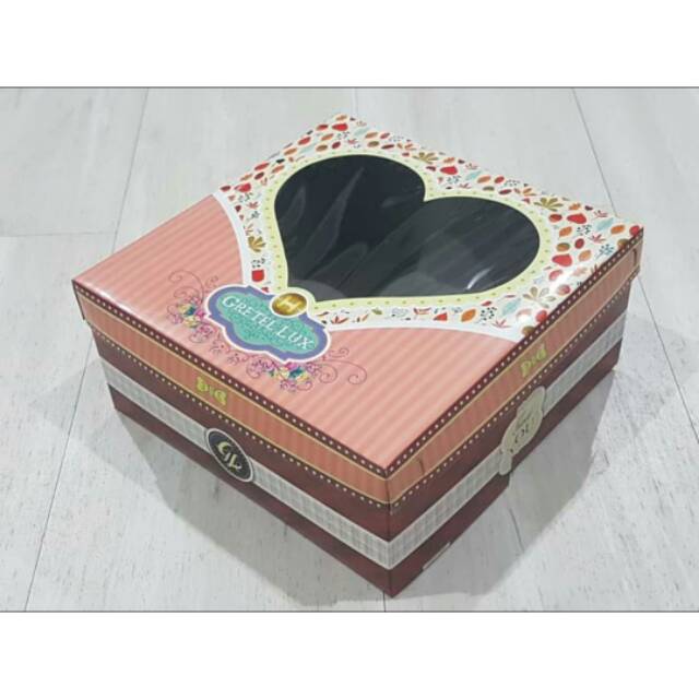 

Dus kaca hati gretel 22x22x10/kotak kue cantik/box kue mewah