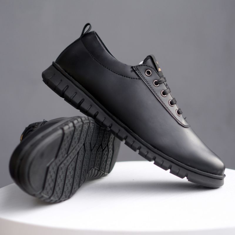 WOLF x JOHN SMITH Monday Oxford Full Black Sepatu Pantofel Pria Kasual Kerja Kuliah Kondangan Trendy