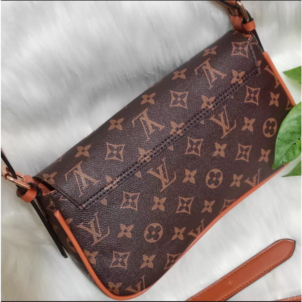 SUPER BAG MASSENGER WOMAN LV KUNCI PUTAR + GESPER