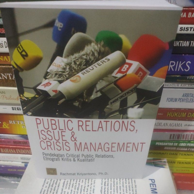 

public relations lssue& crisis management by Rahmat Kryantono