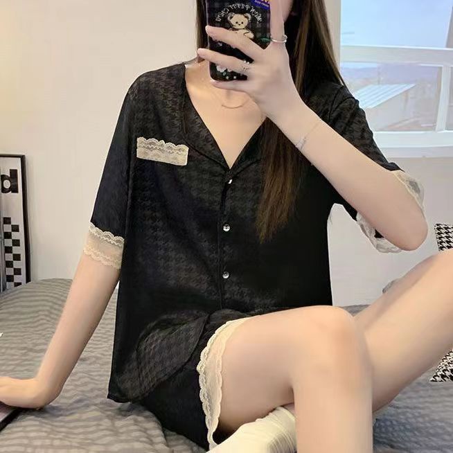 Baru atasan lengan pendek sutra es + celana pendek piyama / setelan homewear tipis