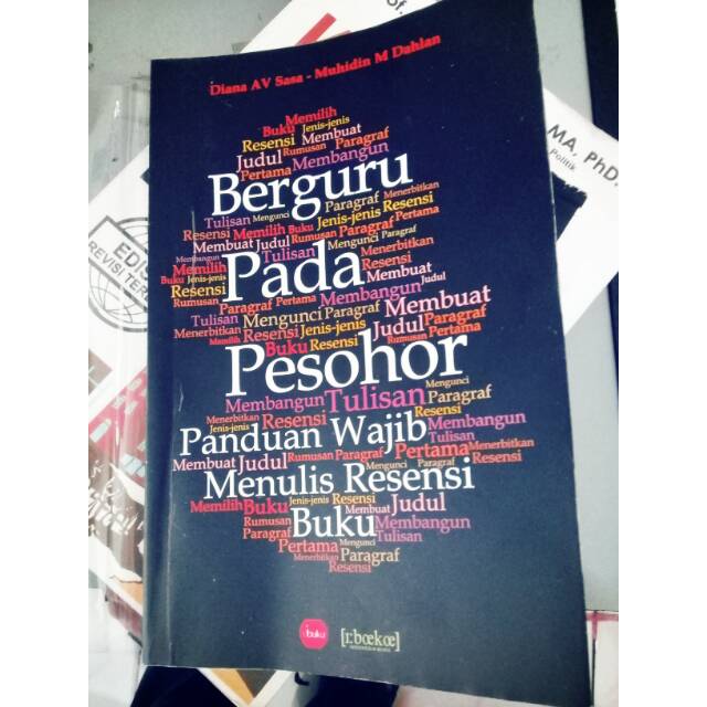 Berguru pada pesohor panduan wajib menulis resensi buku