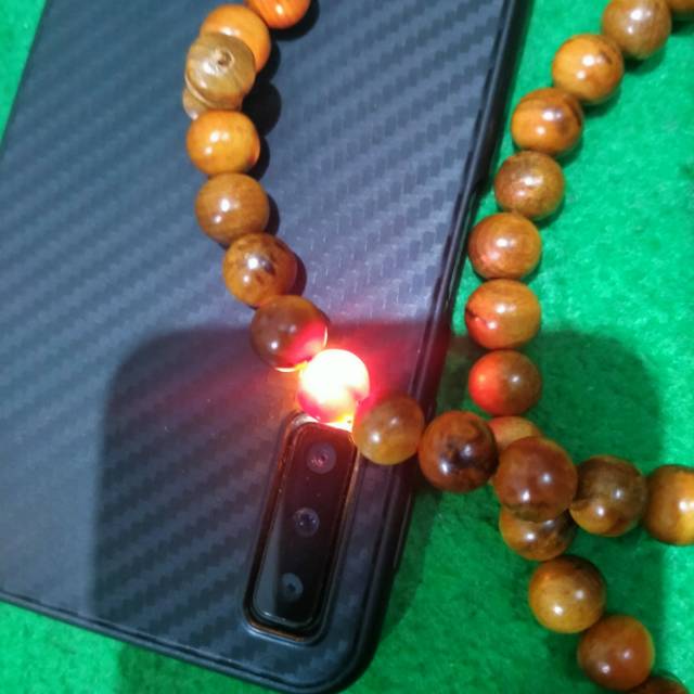 Tasbih gaharu merah kristal tembus cahaya