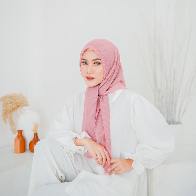 HIJAB SEGIEMPAT PLISKET / BELLA SQUARE PLISKET / BELLA PLISKET LIDI PREMIUM TANPA LIPATAN TENGAH