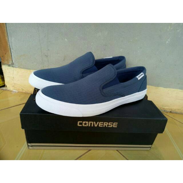 sepatu slip on converse