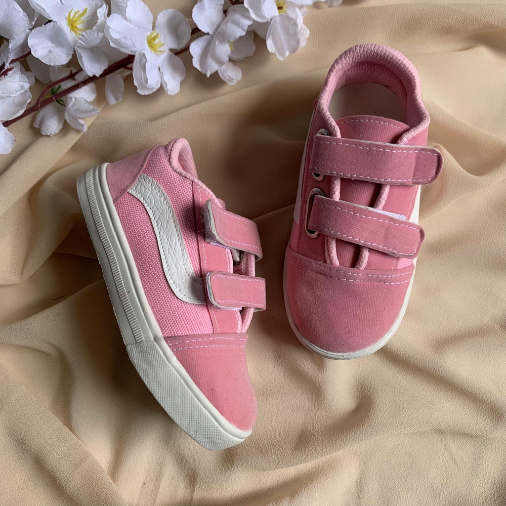 New Arrival Sepatu anak vans old skull sepatu anak laki laki usia 1-3 tahun sepatu anak perempuan termurah bayi sepatu sneaker anak termurah terlaris Sandal Anak Laki-laki Gaya Baru Musim Panas Sandal Anti-Slip sepatu vans anak / vans anak slop