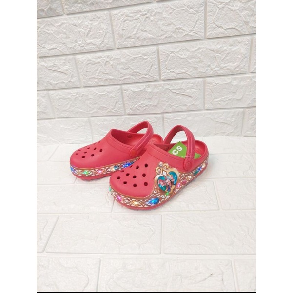 crocs princes &amp; unicorn LED bisa nyala