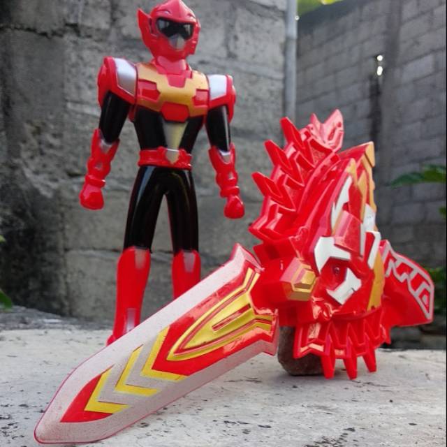 MAINAN MINI SQUAD X MERAH FIGURE PLUS WEAPON BISA BUNYI