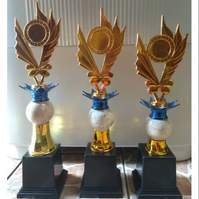 

Piala Motif Variasi Pita