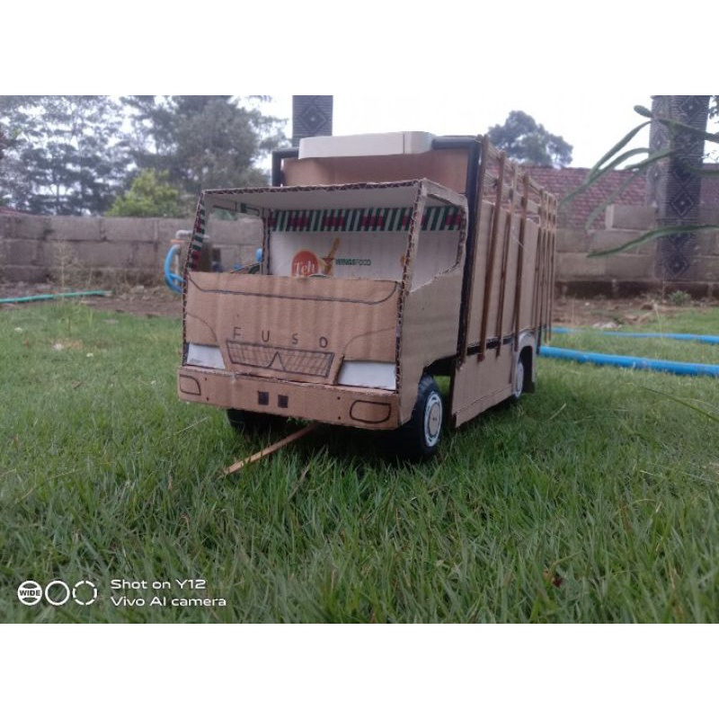 miniatur truk canter oleng skala 14 bahan kardus