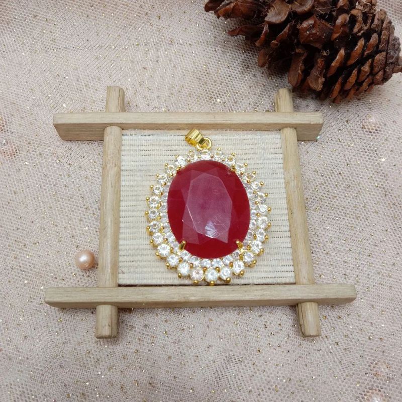 Liontin Batu Merah Siam