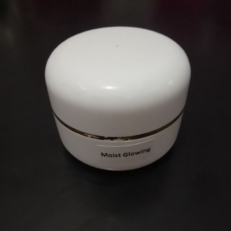 

MoistGlowing
