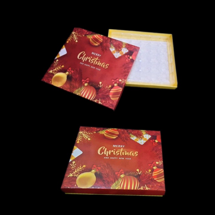 

( 5pcs ) Box Nastar tema Natal Laminasi Sekat Mika 20 / 30 Lubang Dus Packaging Hampers merry Christmas and Happy New Year Red