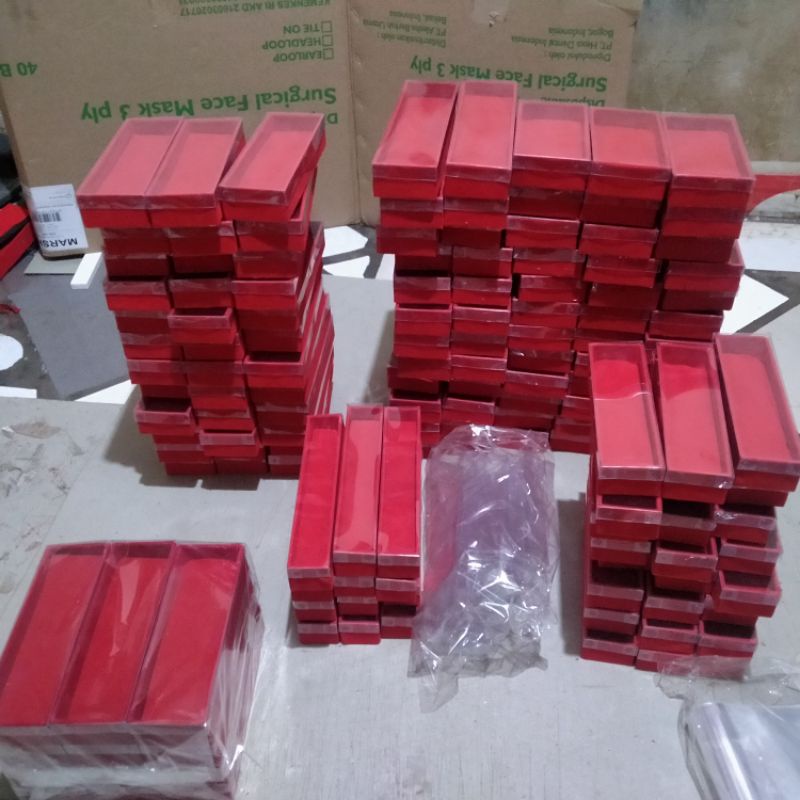 Kotak box bludru tempat aksesoris bros Dan Tasbih