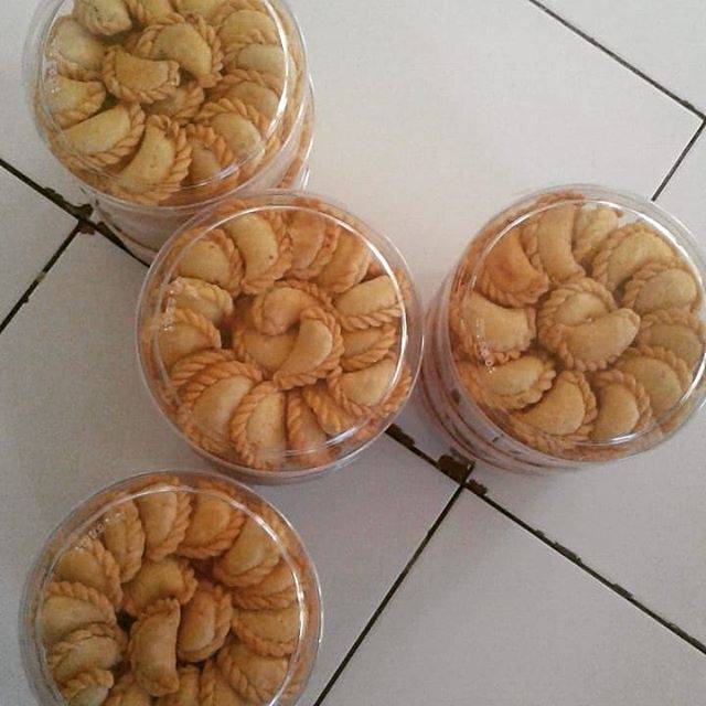 

Kue kering pastel yumiee