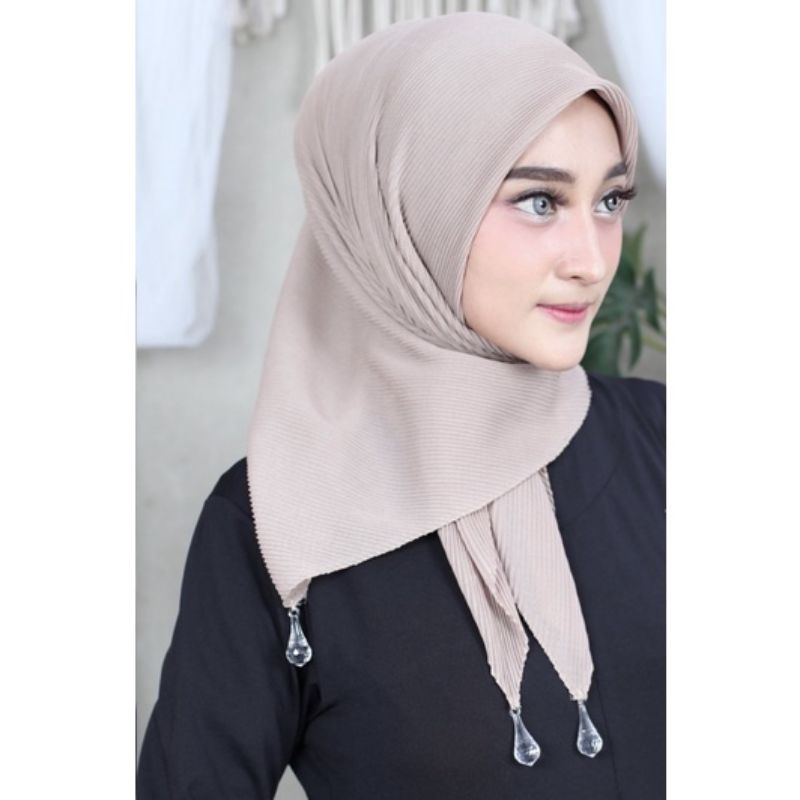 SEGIEMPAT PLISKET BANDUL MUTIARA/ HIJAB SEGI EMPAT PRISKET