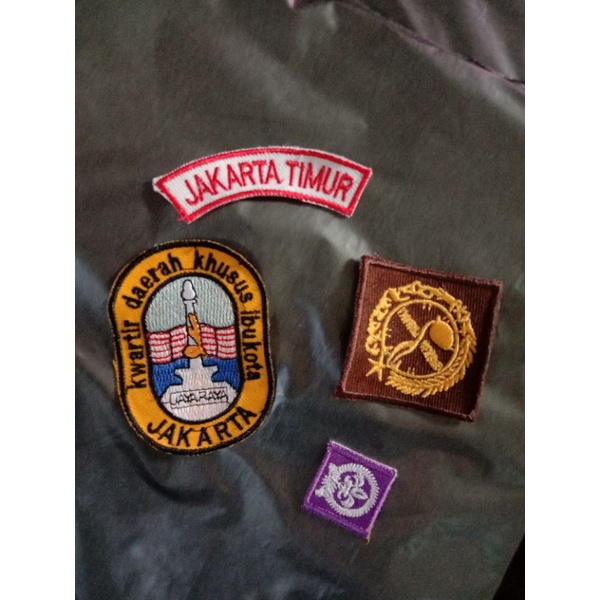 badge pramuka 1 set laki dan perempuan