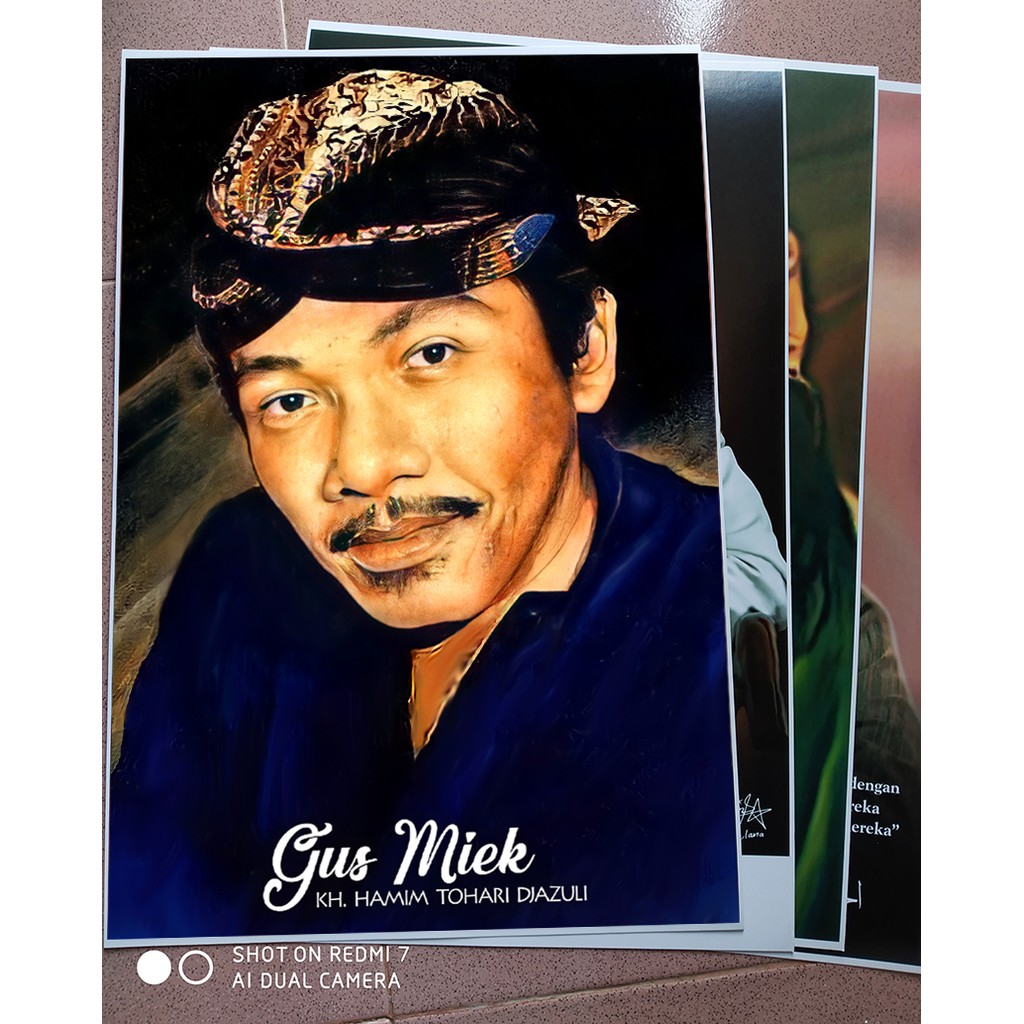 

POSTER SUDAH DILAIMINASI GAMBAR GUS MIEK PLOSO KEDIRI UKURAN 32X47CM BAHAN ART PAPER 310GRAM