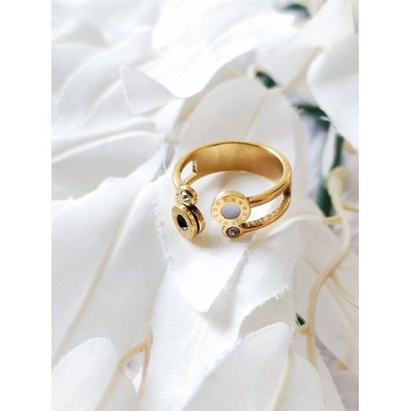 Cincin Fashion Titanium Warna Emas Wanita X2