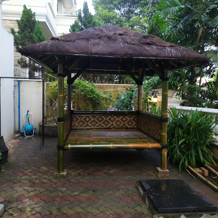 saung bambu/gazebo bambu ukuran 2x2