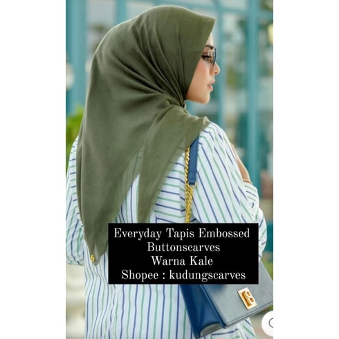 EVERYDAY TAPIS EMBOSSED BUTTONSCARVES KALE