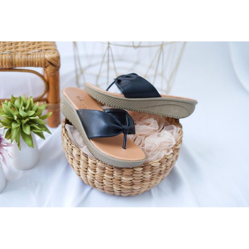 sandal kulit bhonkshors