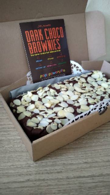 

BROWNIES PANGGANG ALMOND