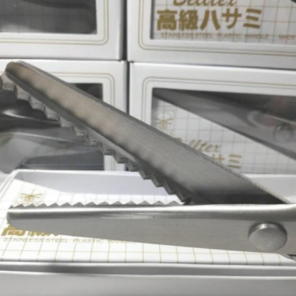 

Ag Gunting Kain Zigzag 9"-230mm Stainless Steel Plastic Handle