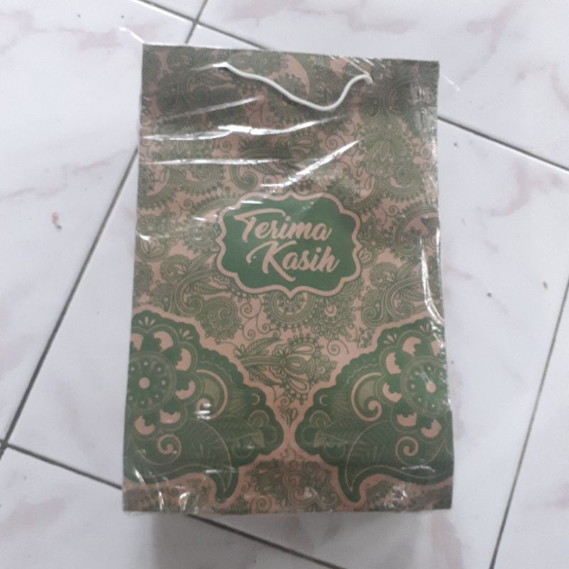 

Paper Bag Tas Kertas Ramah Lingkungan 21x30x7