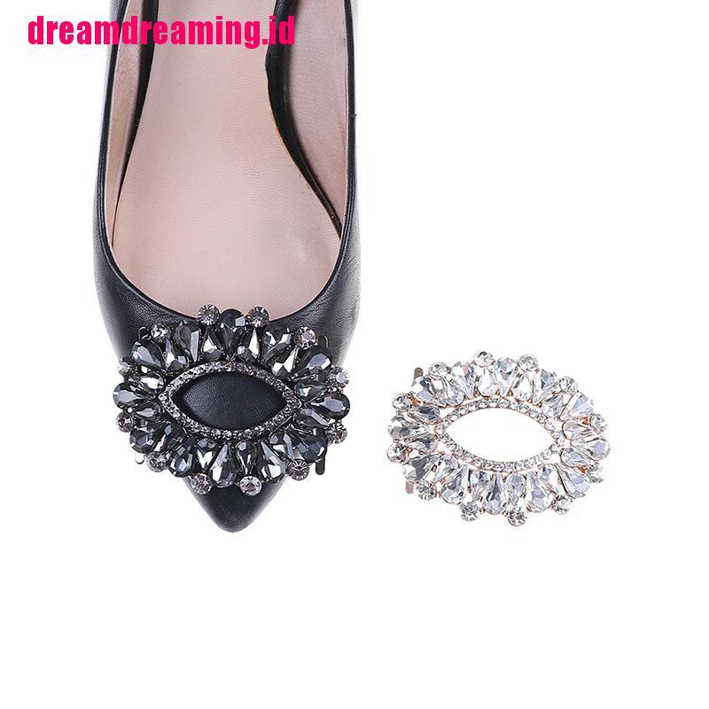 1pc Sepatu High Heels Dengan Gesper Metal + Berlian Imitasi Untuk Pengantin