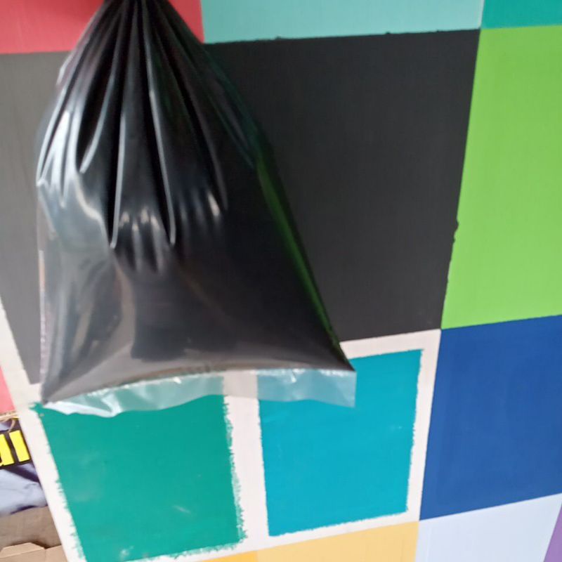 Cat tembok warna Abu tua