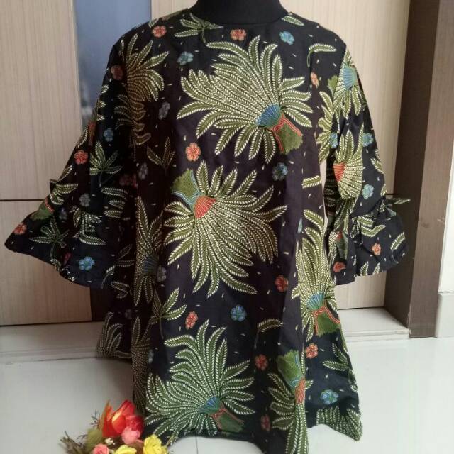 Blouse peplum batik