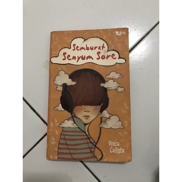 Novel semburat senyum sore