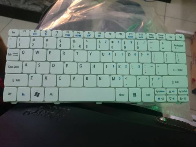 Keyboard ACER ASPIRE ONE HAPPY PUTIH ( WHITE )