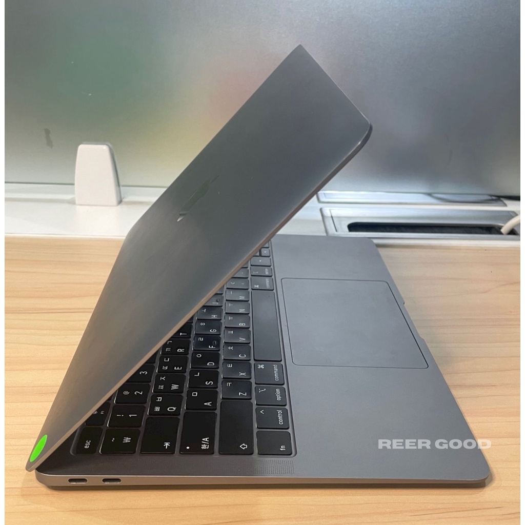 Macbook Air Retina 2018 13'3 INCH - INTEL CORE i5 1.6 GHz Resolusi 2K BERKUALITAS &amp; MURAH!!!