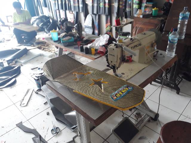 Jok slim old vixion lubang motif karbon