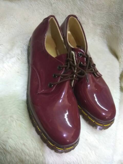 Sepatu cewe maroon