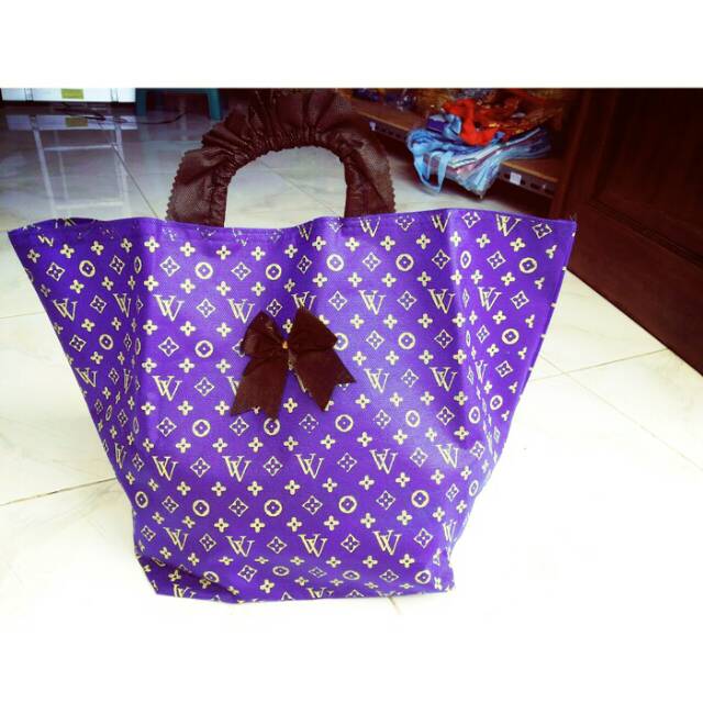 

MarMon,Tas tenteng LV 22x22 souvenir wedding